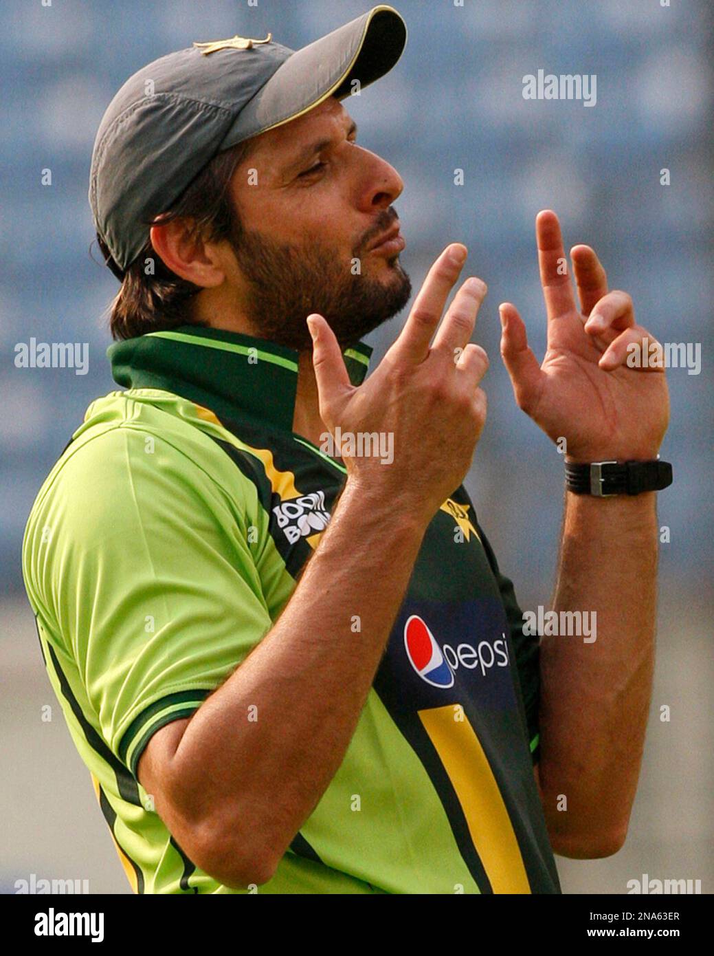 Pakistan s Cricketer Shahid Afridi Attends A Practice Session In Dhaka Pakistan s Cricketer Shahid Afridi Attends A Practice Session In Dhaka