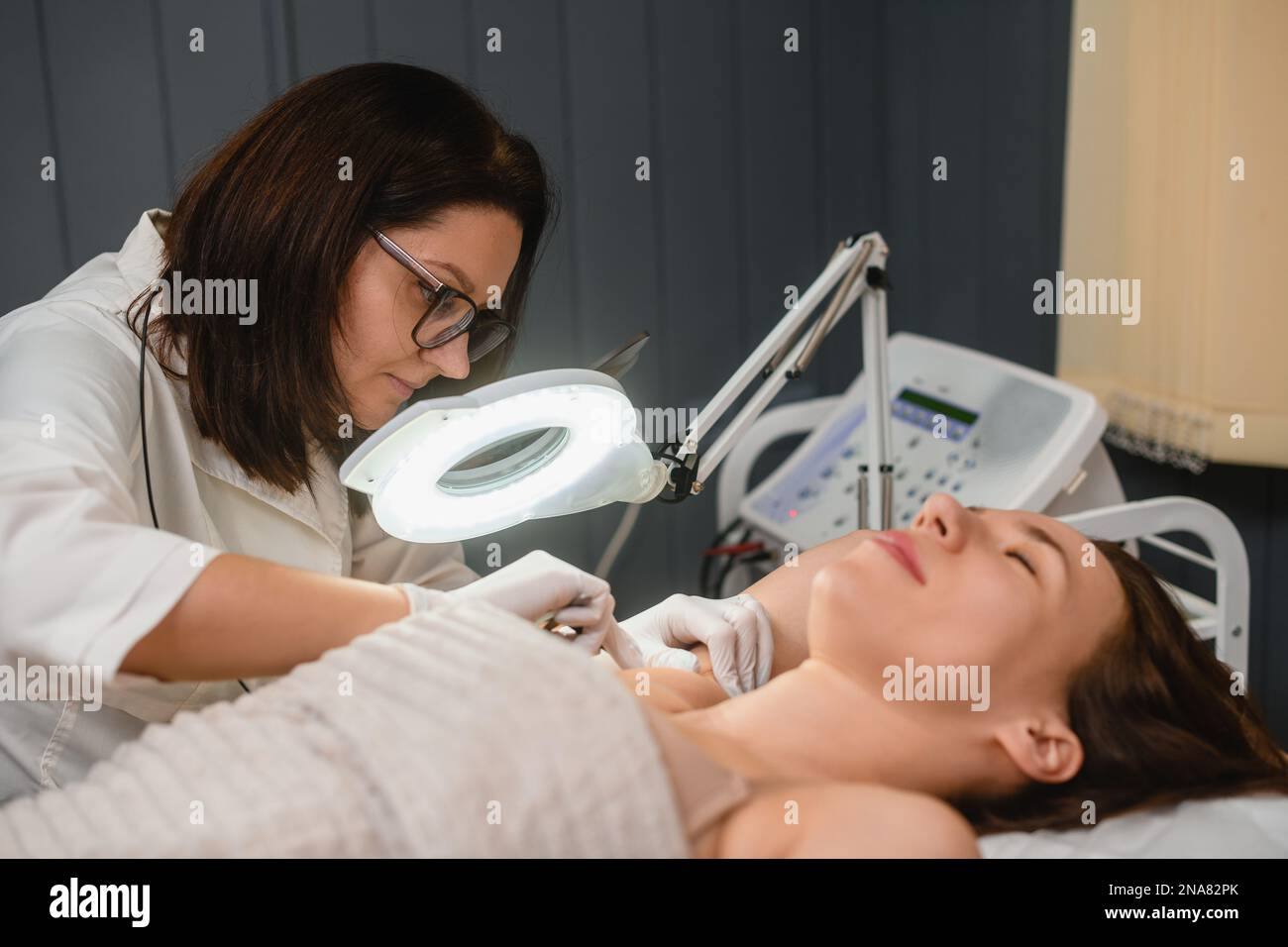 Electrolysis technology hi-res stock photography and images - Alamy