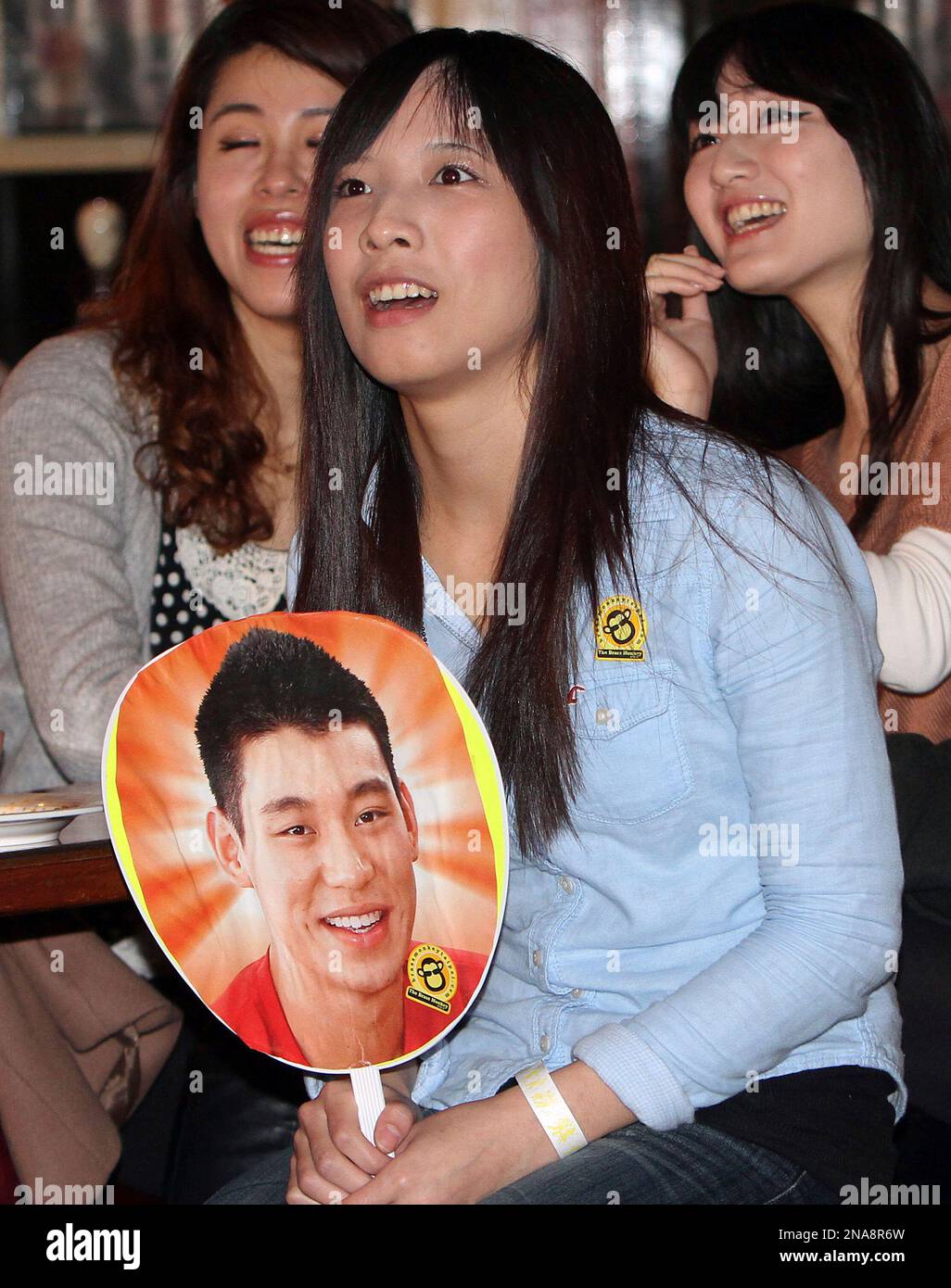 Fans of NBA Knicks' Taiwanese-American Jeremy Lin eat breakfast and watch  him play against the New Orleans Hornets at a local sports bar in Taipei,  Taiwan, Saturday, Feb. 18, 2012. Beyond his, image size:1026x1390