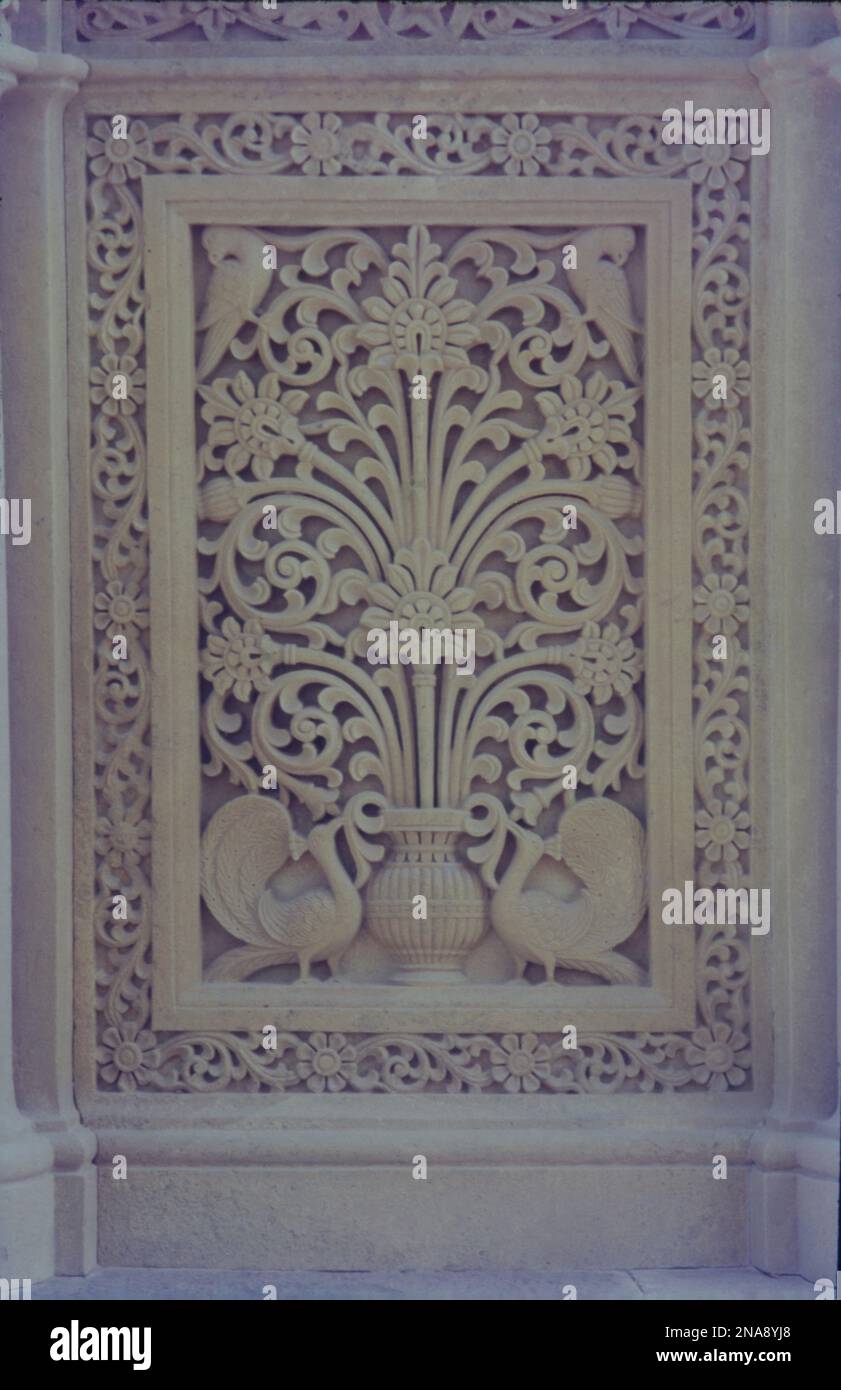 Mughal Style Carved Indian Door From Madhya Pradesh - 18thC Mughal Style Carved Indian Door From Madhya Pradesh - 18thC