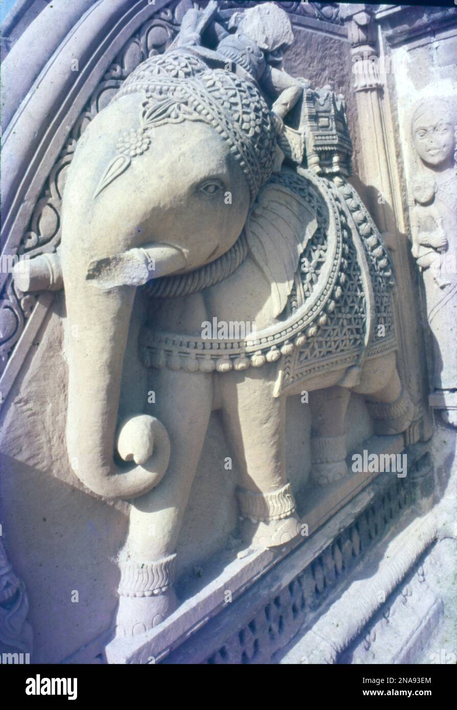 Mughal Style Carved Indian Door From Madhya Pradesh - 18thC Mughal Style Carved Indian Door From Madhya Pradesh - 18thC