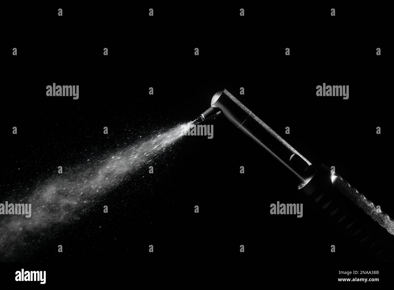 Airabrasive handpiece for gentle abrasive treatment of tooth tissues