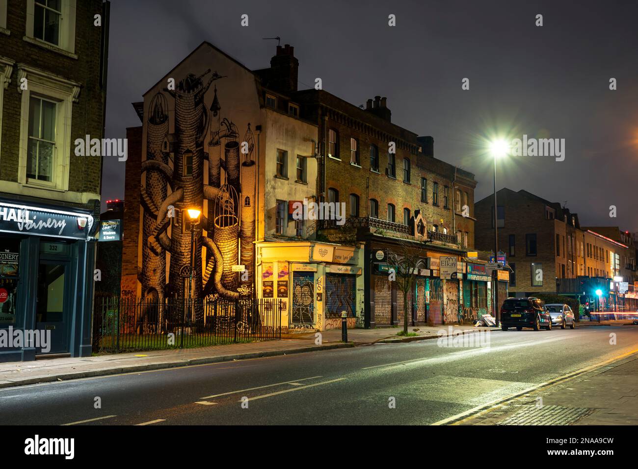 Hackney Road at night, Shoreditch, London, UK © Dosfotos/Axiom Stock