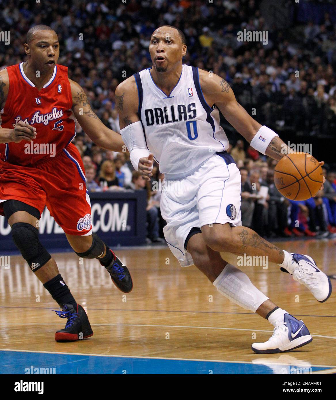 ALERT: Acrobat dog in Spurs-Mavericks halftime show 