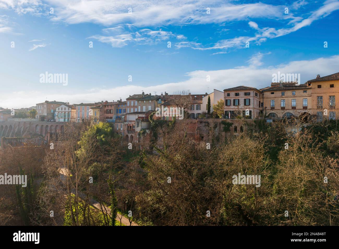 Houses on the ramparts over the Tarn, in Rabastens, in the Tarn, in Occitanie, France Stock Photo