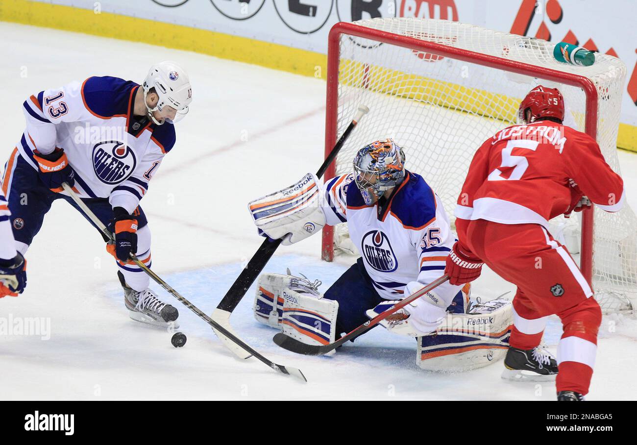Edmonton Oilers goalie Nikolai Khabibulin (35), of Russia, pushes the ...