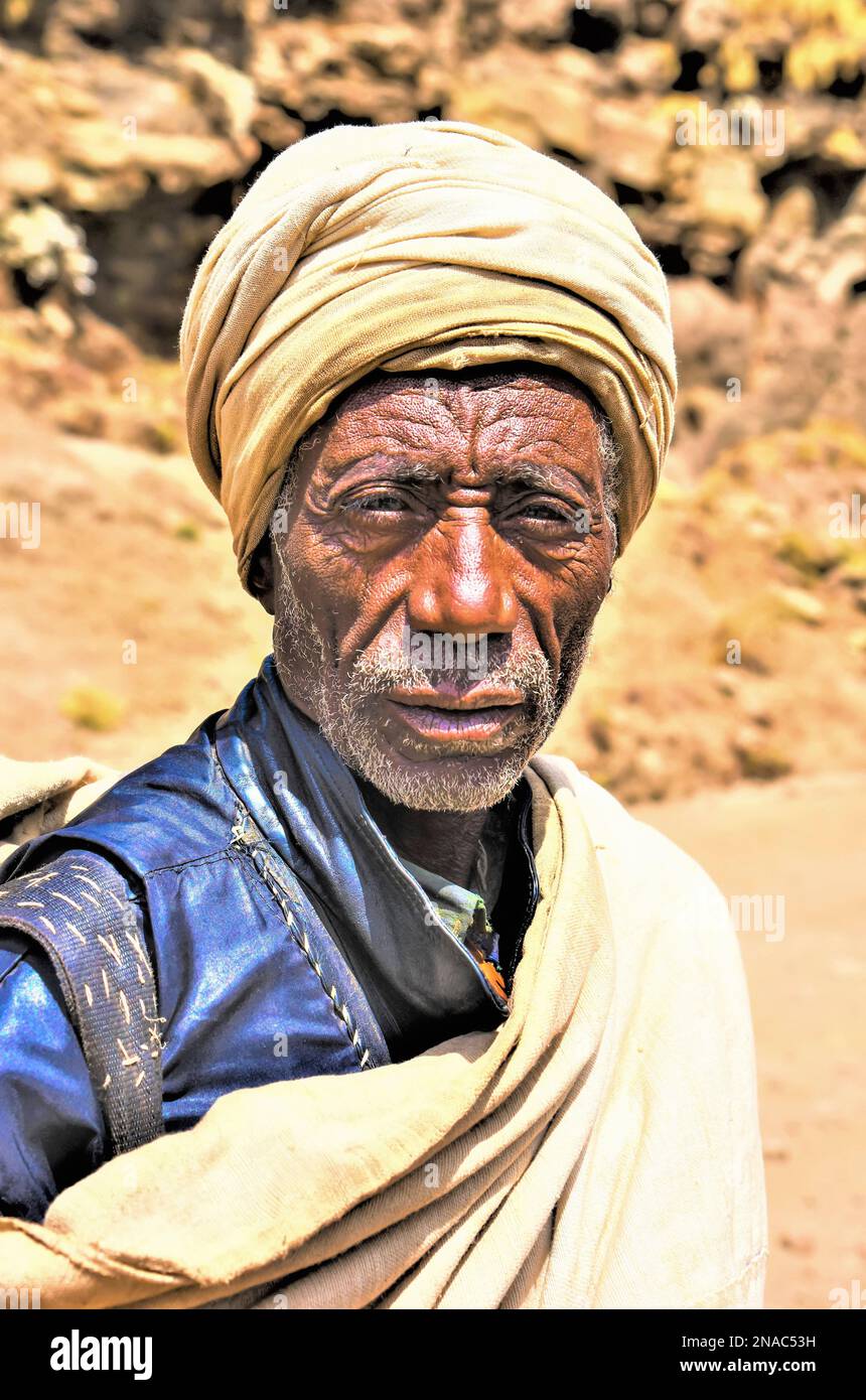 African park ranger portrait hi-res stock photography and images - Alamy