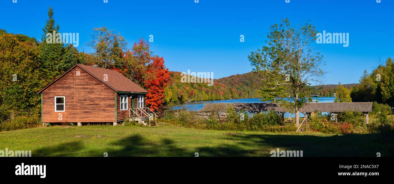 House by Lake Tamaracouta in autumn in the Laurentides of Quebec; Quebec, Canada Stock Photo