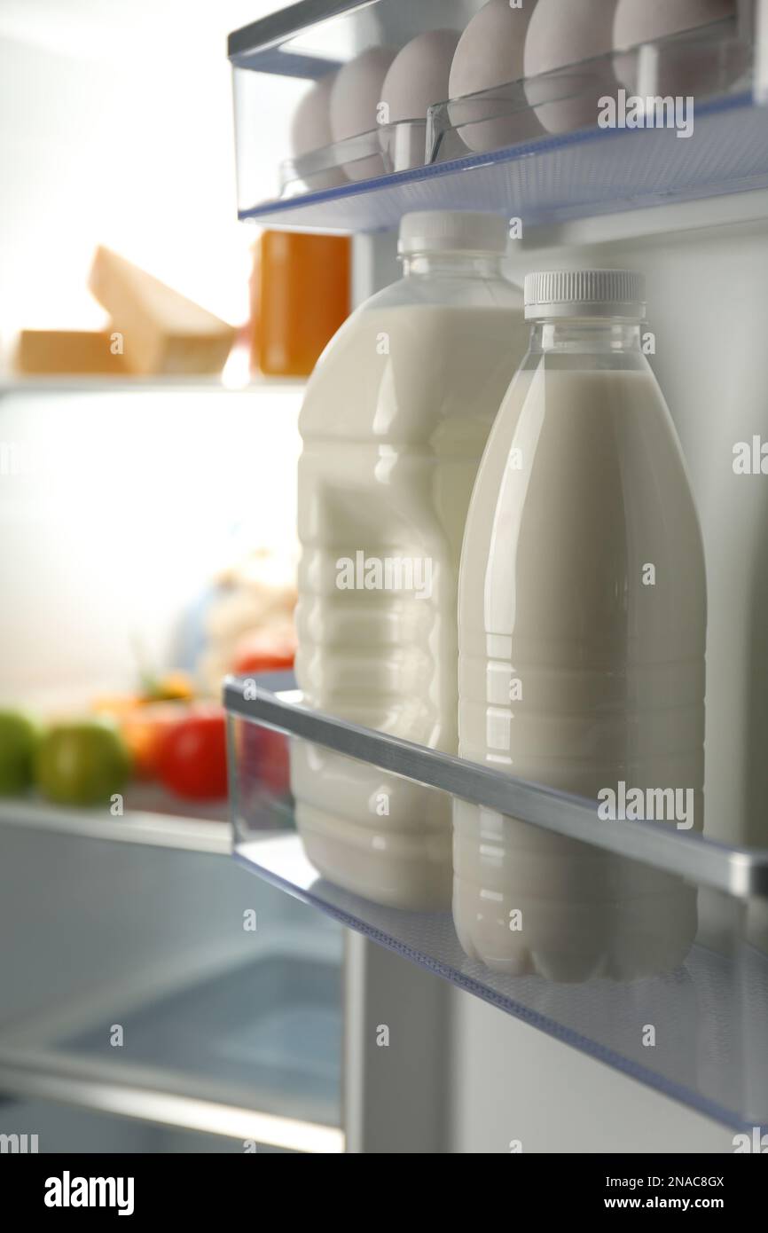 https://c8.alamy.com/comp/2NAC8GX/gallon-and-bottle-of-milk-in-refrigerator-closeup-2NAC8GX.jpg
