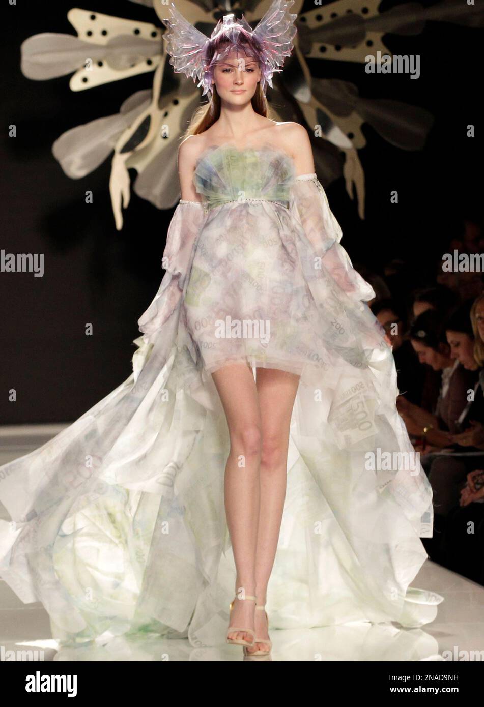 Eve by Max Abadian for Flare May 2012 – Fashion Gone Rogue, image size:951x1390