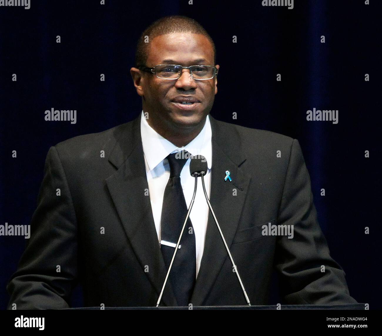 Former Penn State and NFL football player Kenny Jackson speaks during a