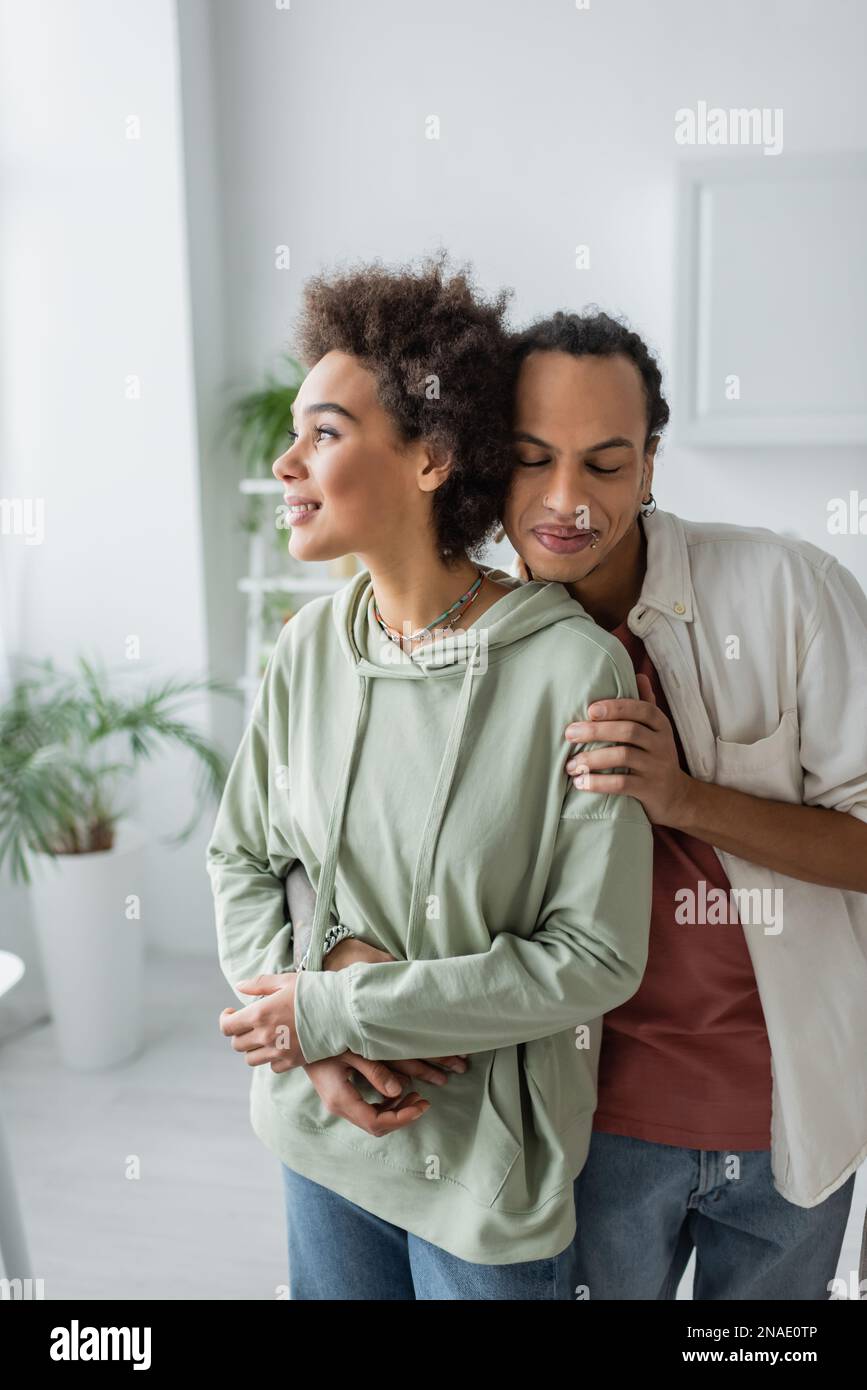 Couple with dreadlocks hugging hi-res stock photography and images - Alamy