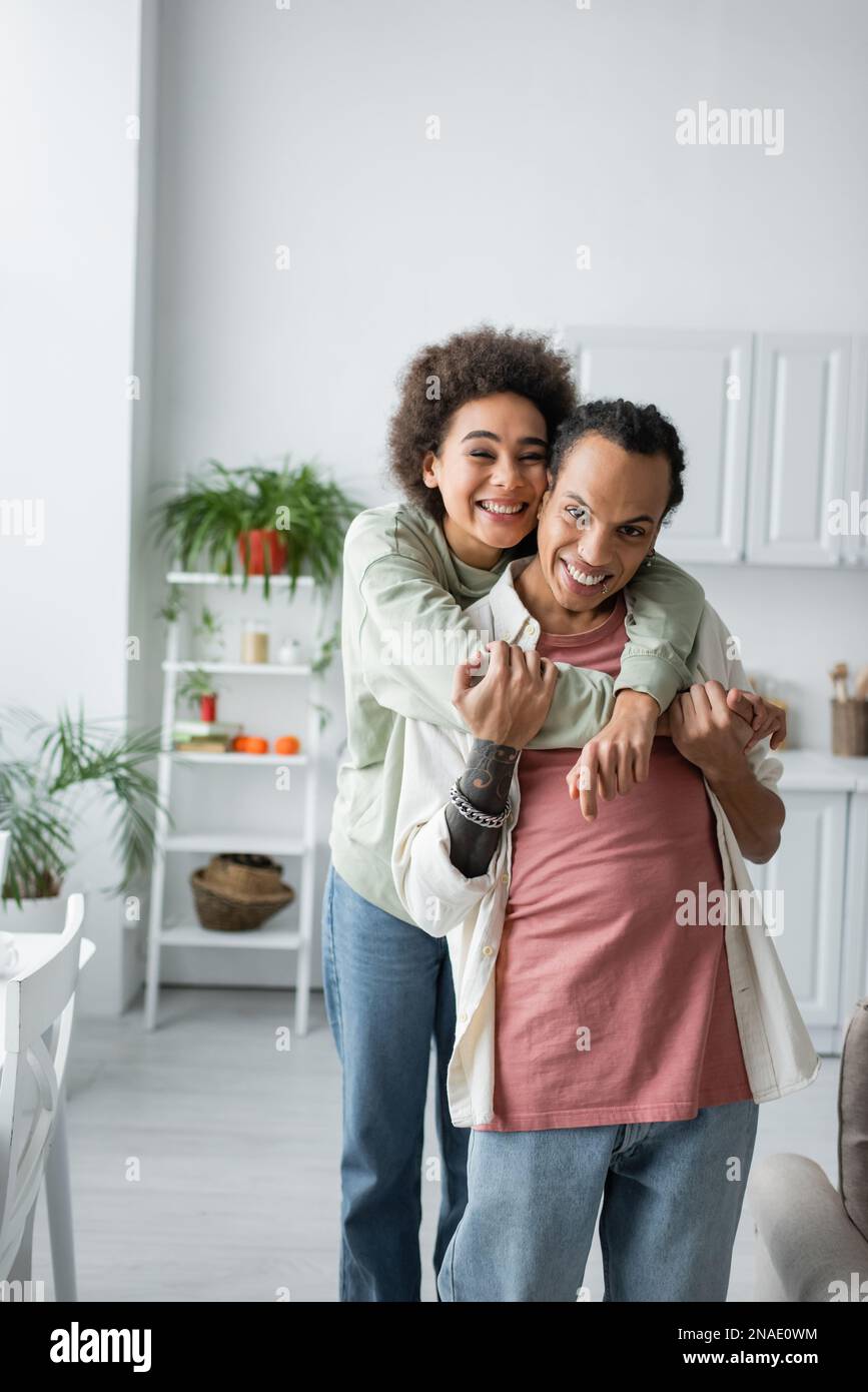 Couple with dreadlocks hugging hi-res stock photography and images - Alamy