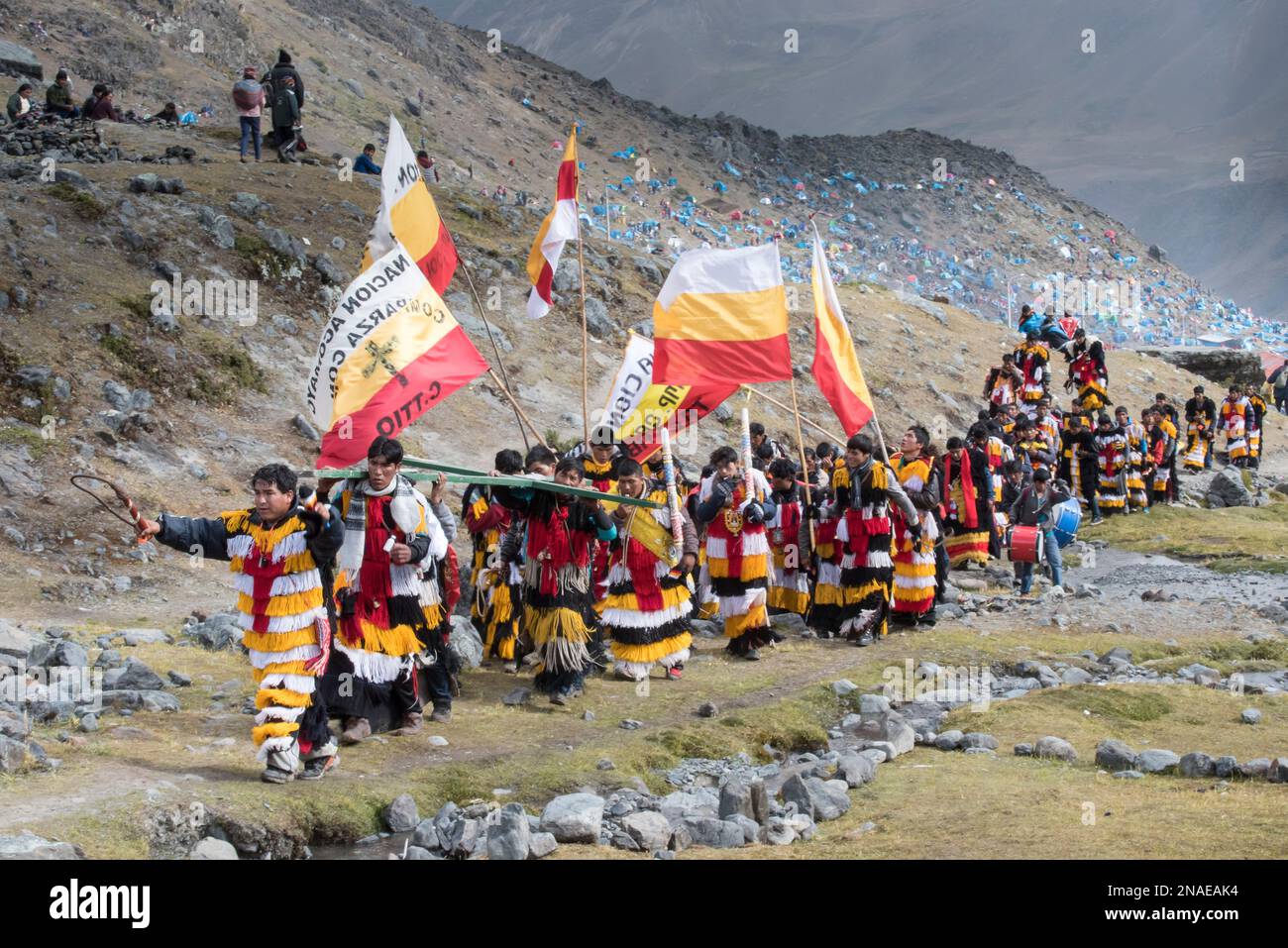 Pilgrims carrying cross at Quyllurit'i Festival Stock Photo