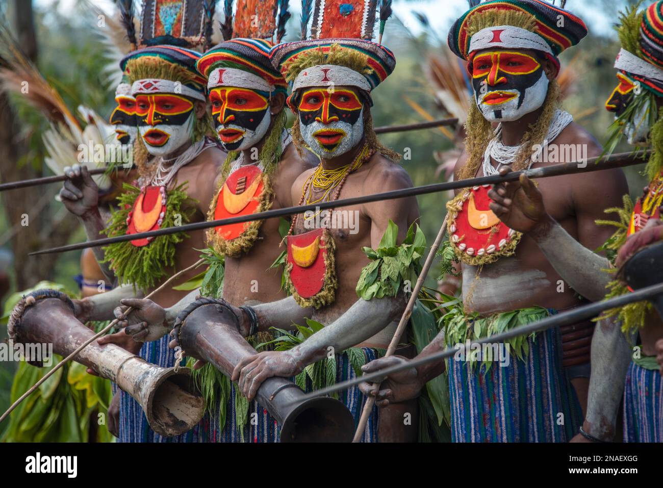 Participates from Pola village in a Sing Sing, a gathering of tribes or villages to show their distinct culture, dance, and music. This one is the vil Stock Photo