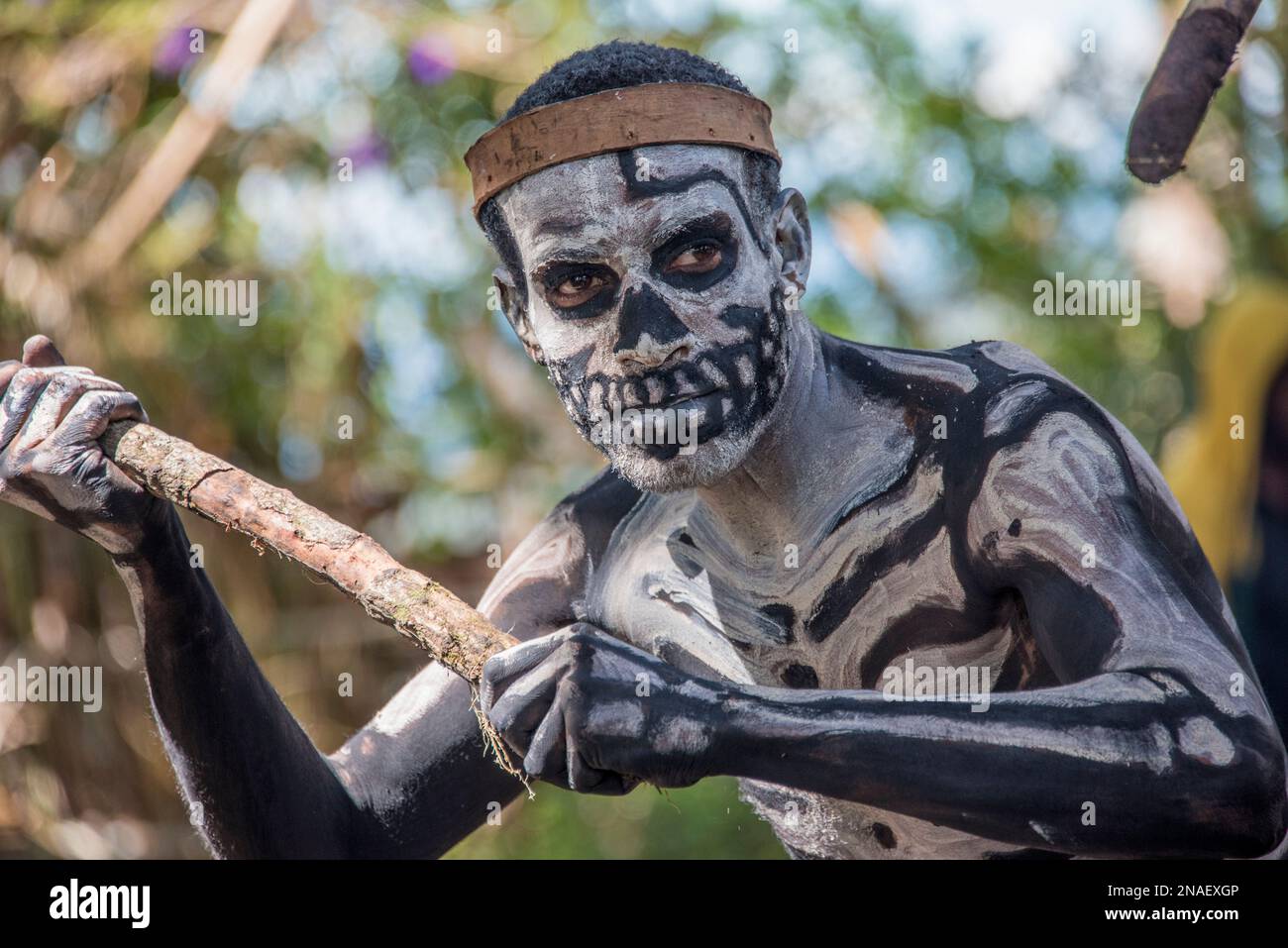 Bone men from Minima Village in Chimbu province, doing the Omo Masalai Dance—a spirit dance. They participate in a Sing Sing, a gathering of tribes or Stock Photo