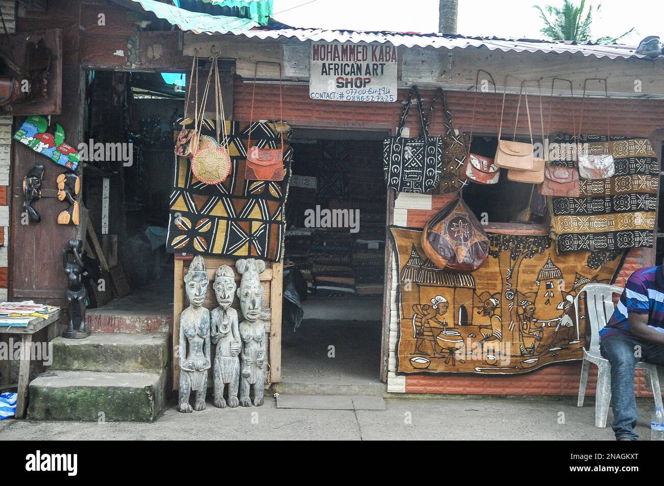 A African souvenir art and craft shop located around the Mamba beach in