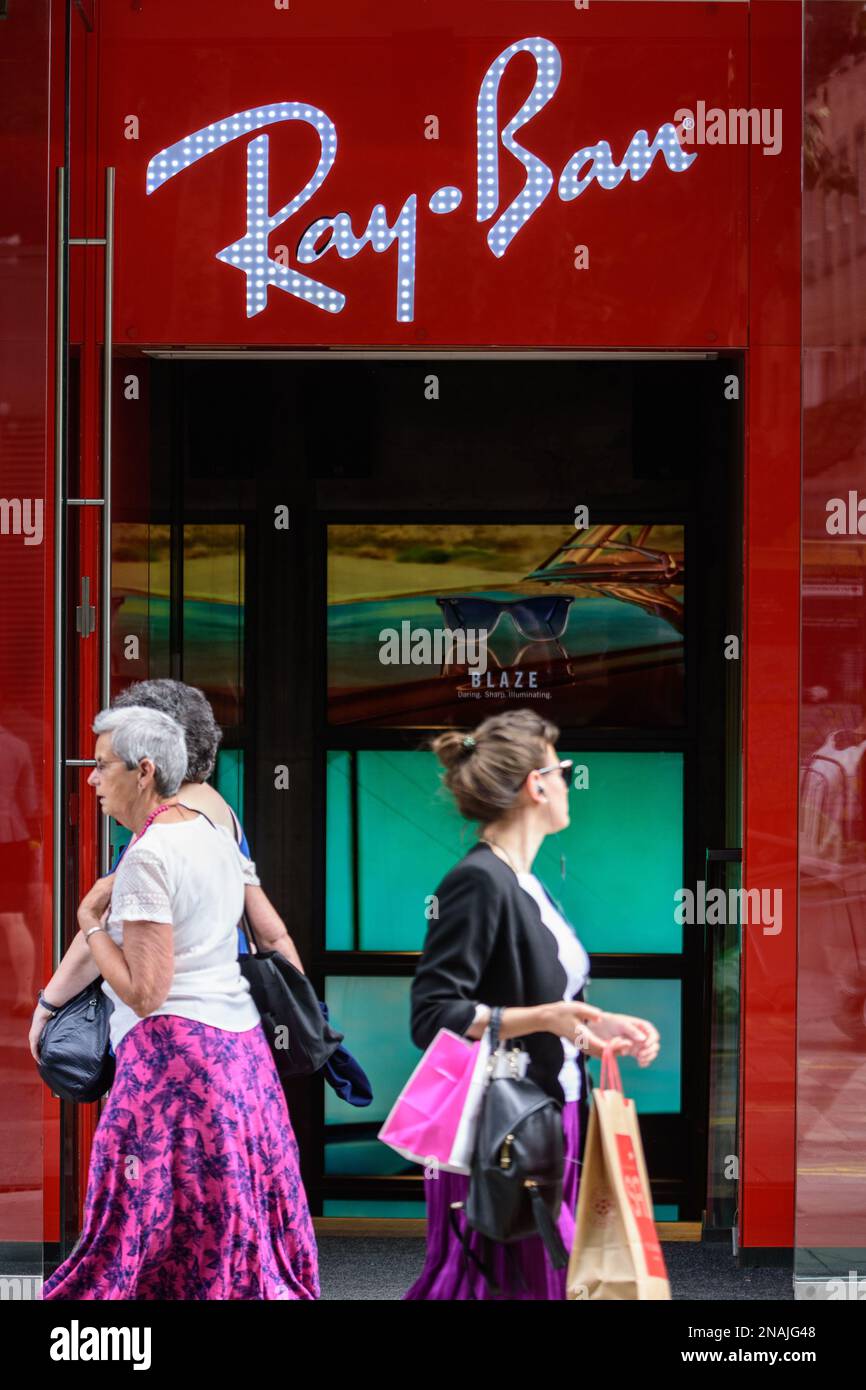 Ray ban advertising hires stock photography and images Alamy