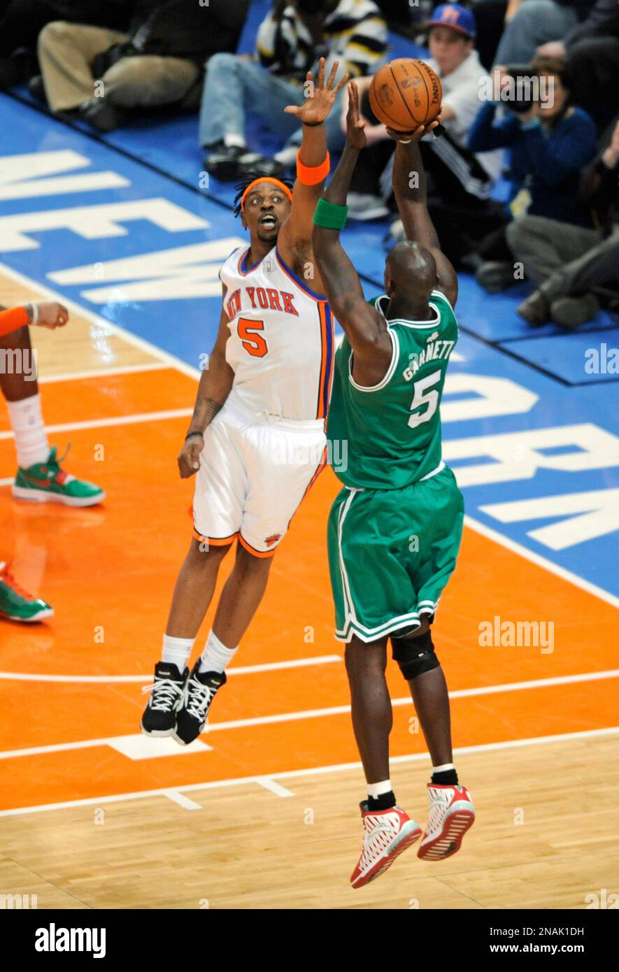 Boston Celtics' Kevin right, takes a shot as New York Knicks' Bill Walker defends