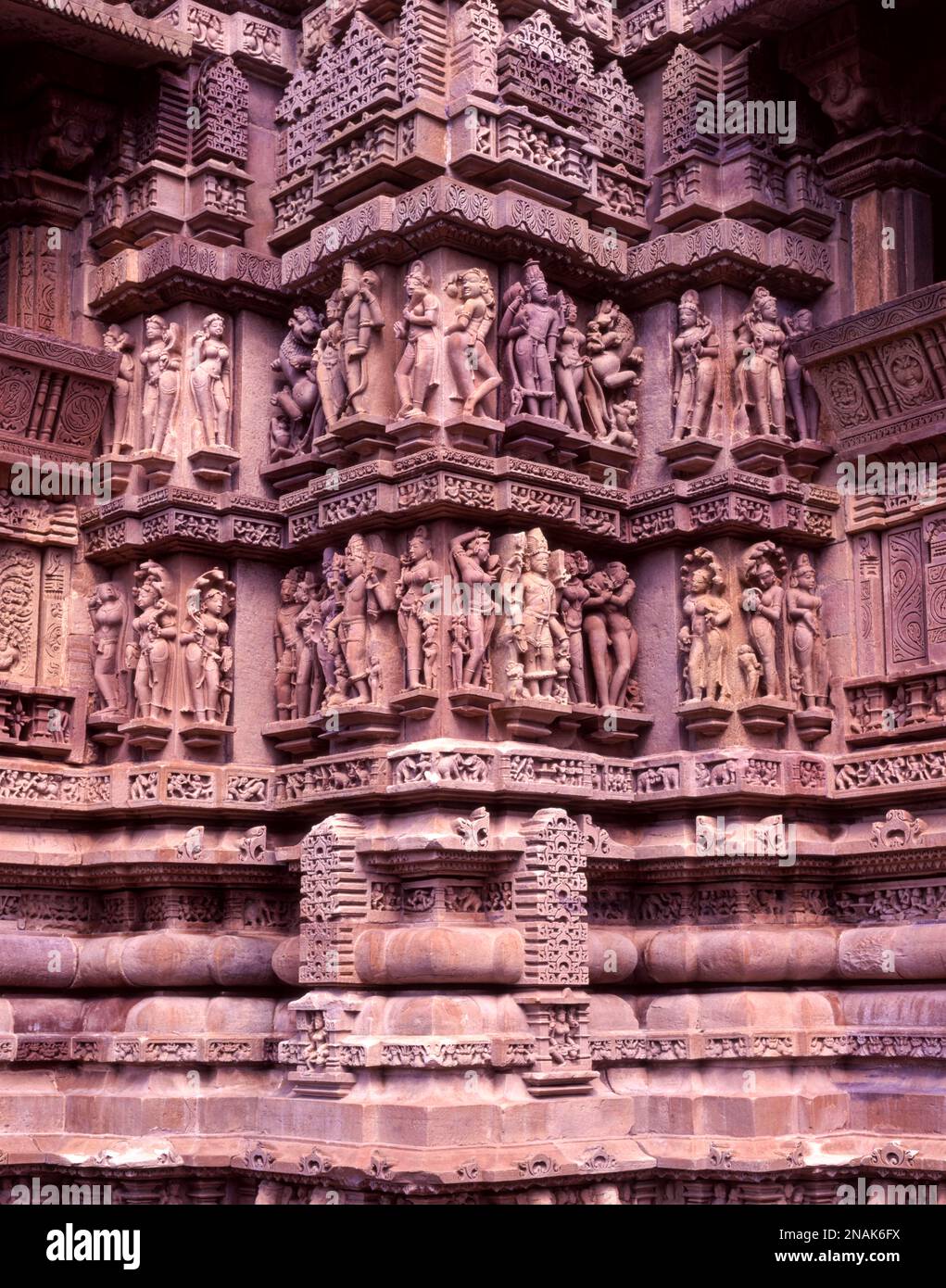 Sculptures on the exterior of the temple walls in Khajuraho, Madhya Pradesh, India Stock Photo