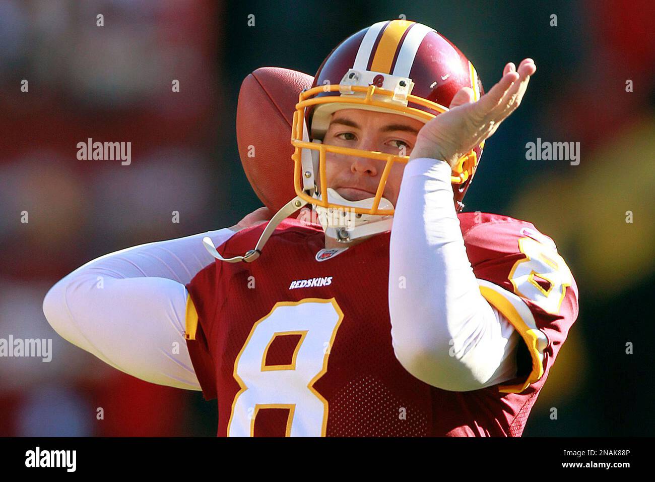 washington-redskins-quarterback-rex-grossman-8-warms-up-before-a-nfl