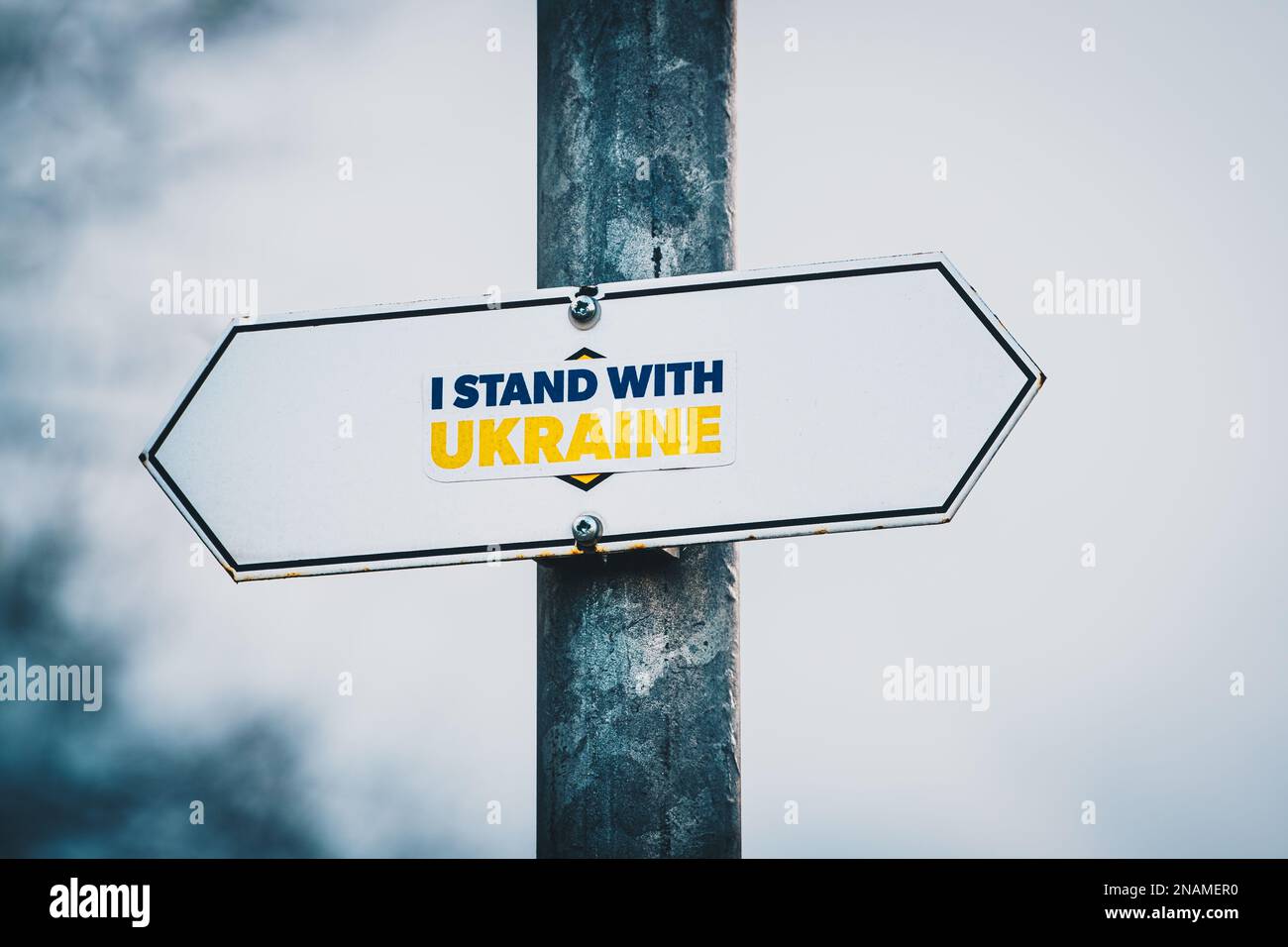 I stand with Ukraine - political statement - badge on trail sign - loyalty pro Ukraine against war - no retreat no surrender Stock Photo