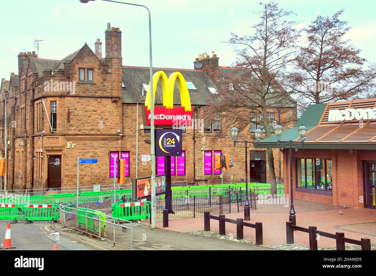 McDonald's restaurant Dine-in · Drive-through 1200 Maryhill Rd, Maryhill, Glasgow G20 9BA Stock Photo