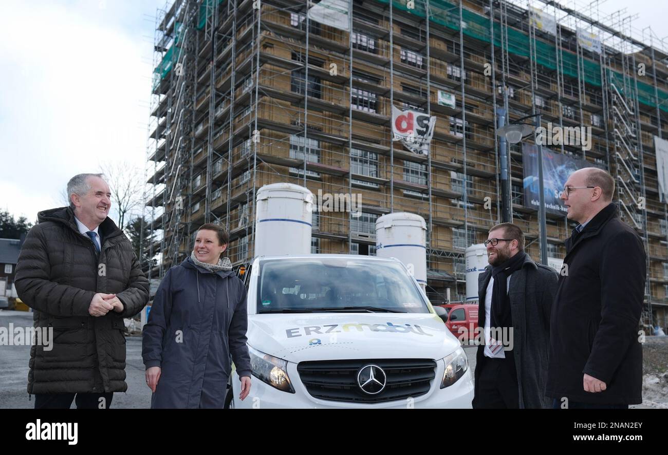 13 February 2023, Saxony, Zwönitz Thomas Schmidt (CDU, lr), Regional