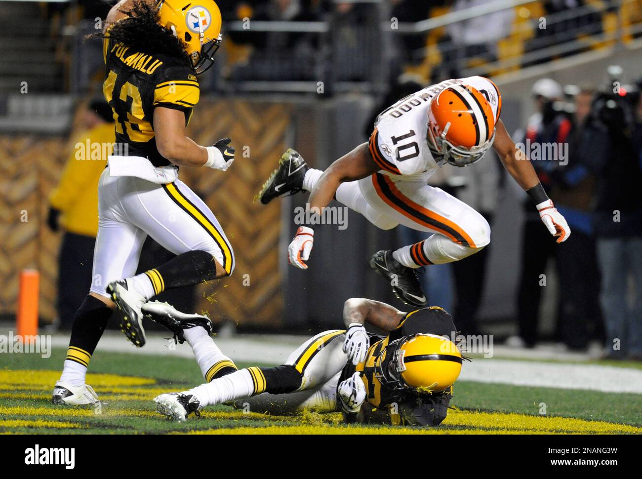 Pittsburgh Steelers cornerback William Gay (22) intercepts a pass