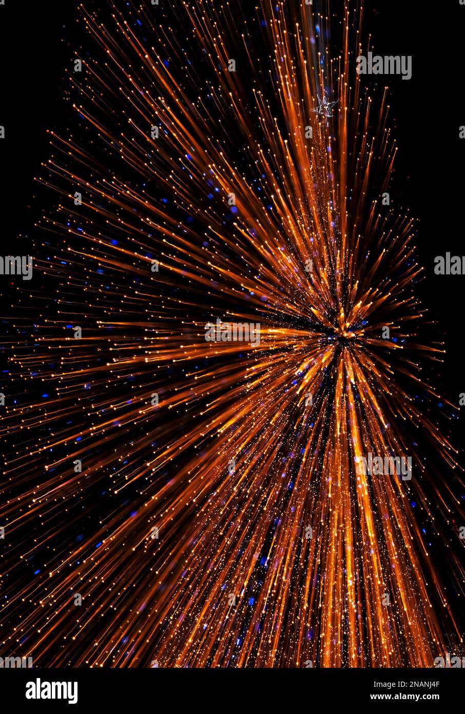 Lights trail using zoom techniques, Star warp, The effect of zooming in