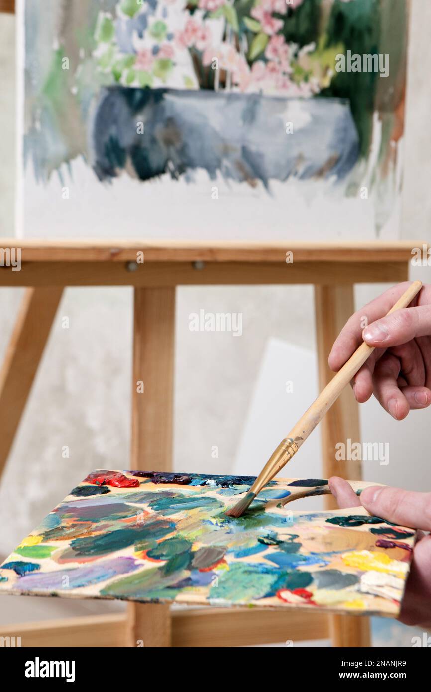Artist easel paints picture hi-res stock photography and images - Alamy