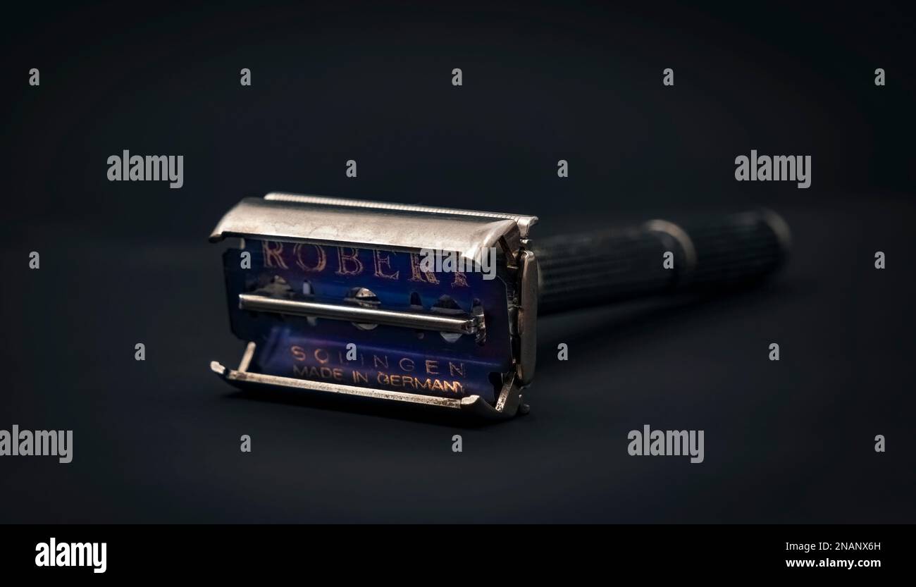 School Razorblade Old school vintage razor hi-res stock photography and images - Alamy