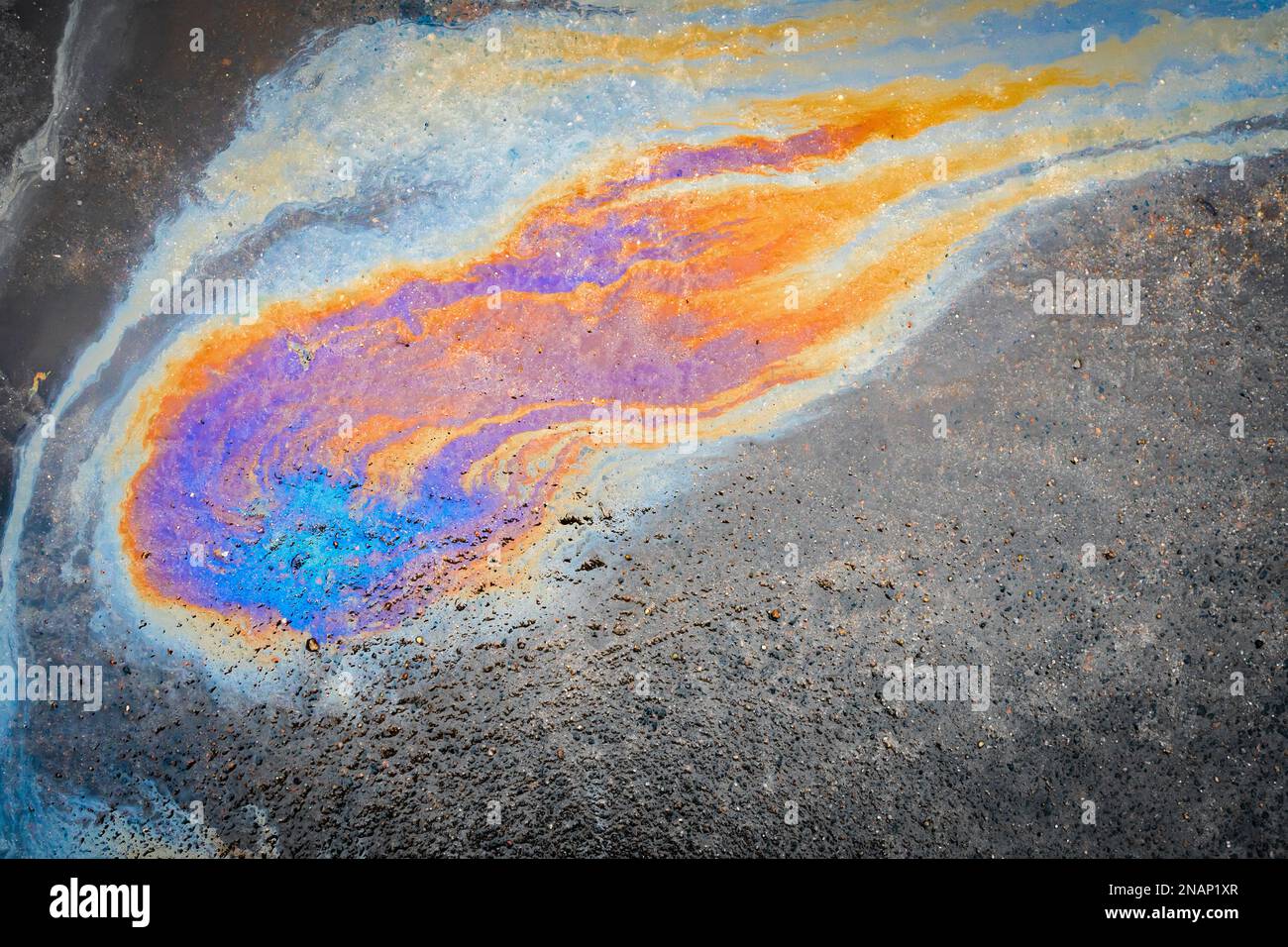 Spilled motor oil hi-res stock photography and images - Alamy
