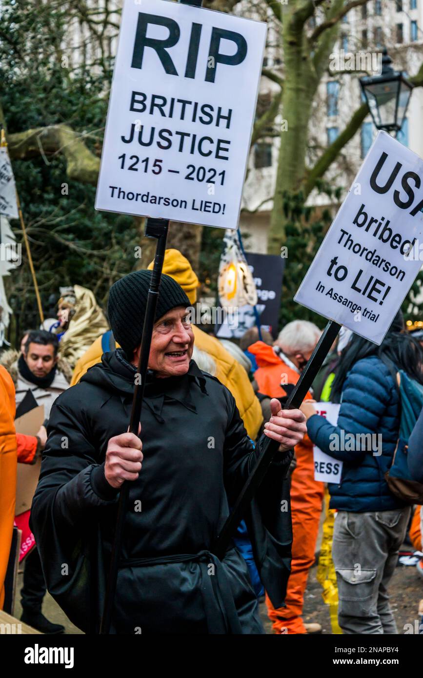 Supporters of WikiLeaks founder Julian Assange hold a 'Night Carnaval' to demand his release from prison, London, England, UK 01/02/2023 Stock Photo