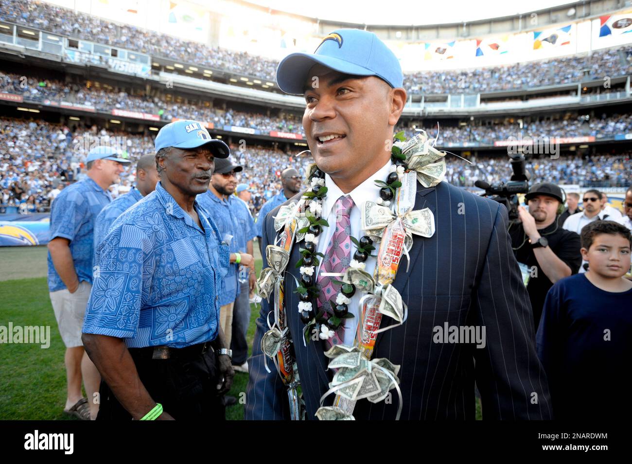 Junior seau hi-res stock photography and images - Alamy