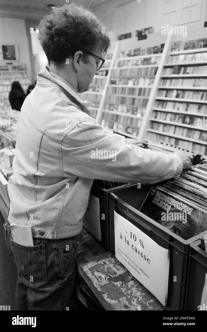 Archives 90ies: Record shop as seen in Lyon, France, 1990 Stock Photo ...