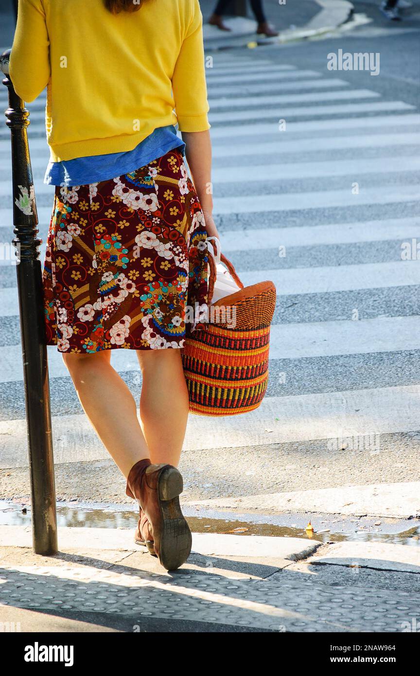Legs girl wearing short skirt hi-res stock photography and images - Alamy