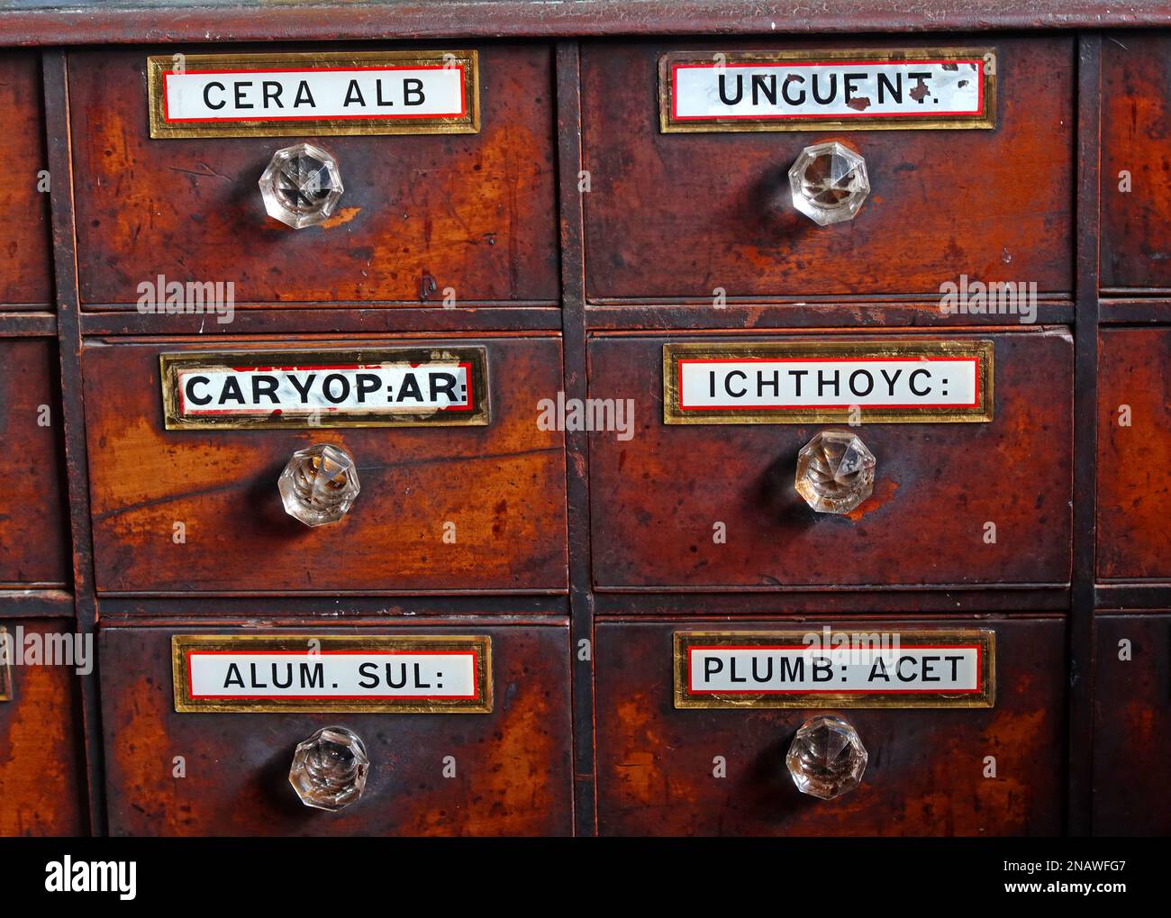 Old chemist shop drawers, Cera Alb, Unguent, caryop, AR, Ichthoyc, Alum, Sul,Plumb, acet Stock Photo