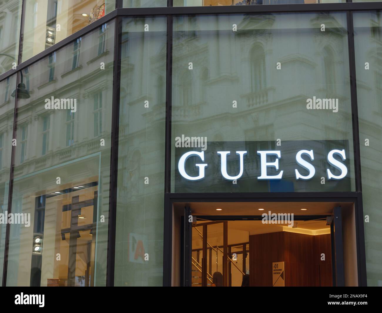 Guess in westfield top