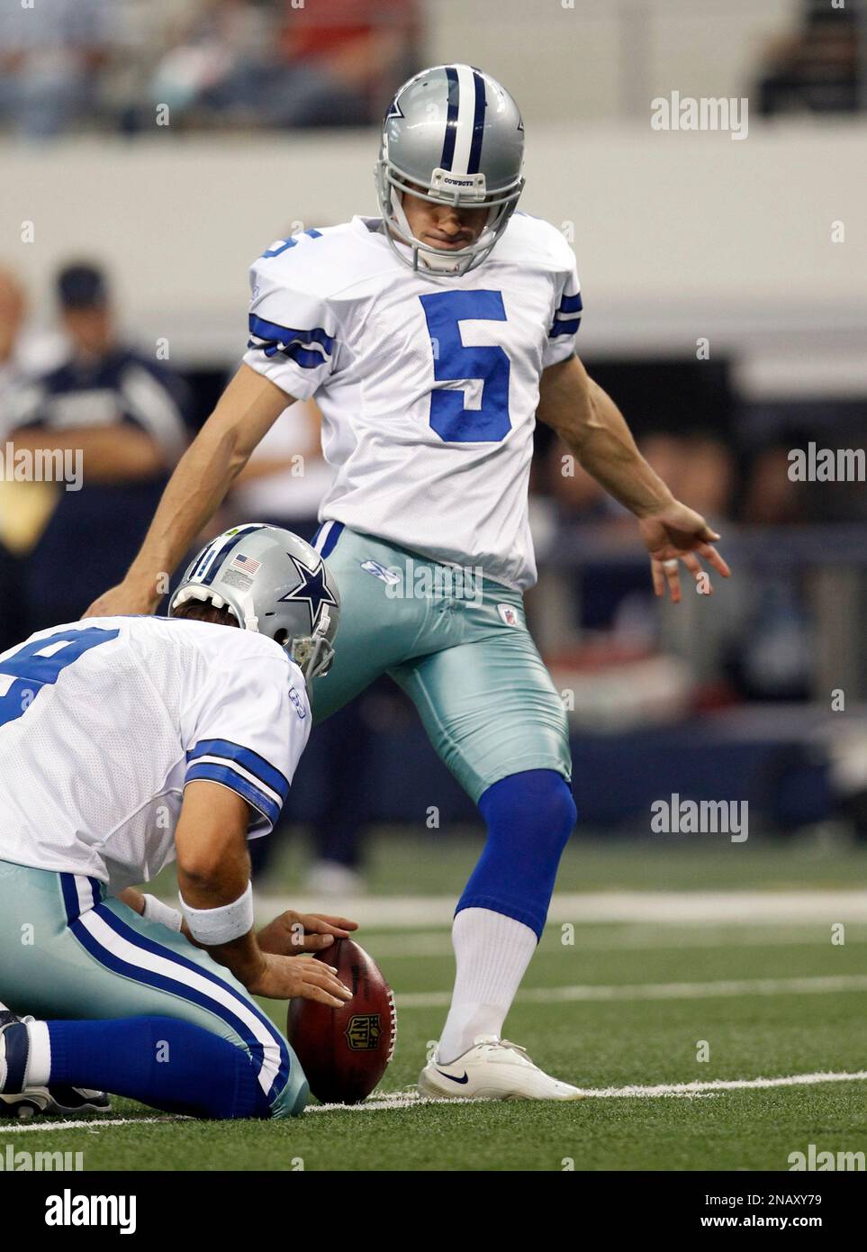 Dallas Cowboys' Tony Romo holds as Dan Bailey kicks a field goal