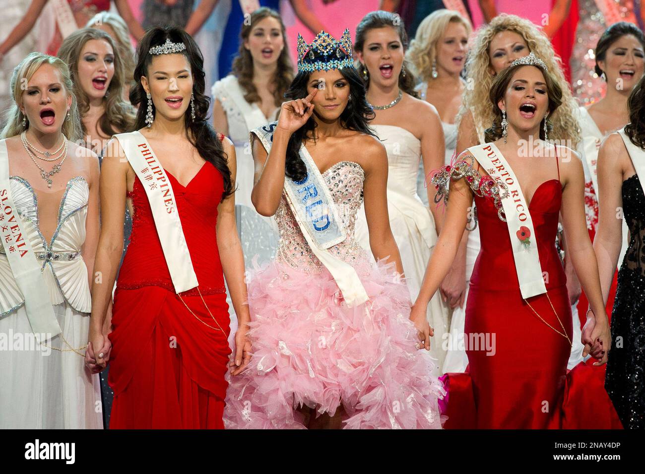 Gwendoline Ruais Official Fanpage - This is the 1st year since I was  crowned #MissWorldPhilippines that I won't be there to train the new  candidates or host the coronation night🙈 But as, image size:1300x955