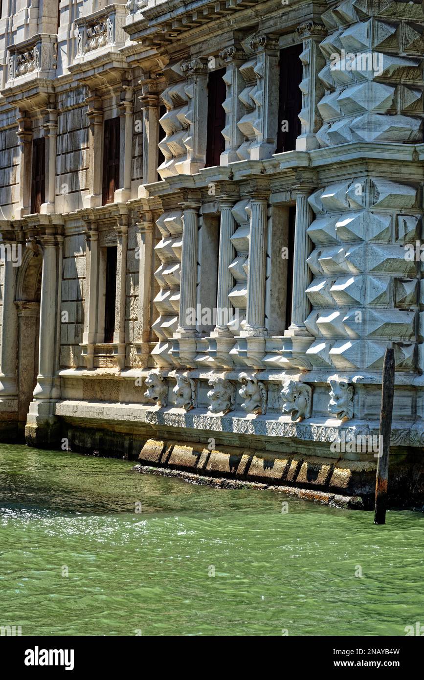 Building on an Venetian canal Stock Photo - Alamy