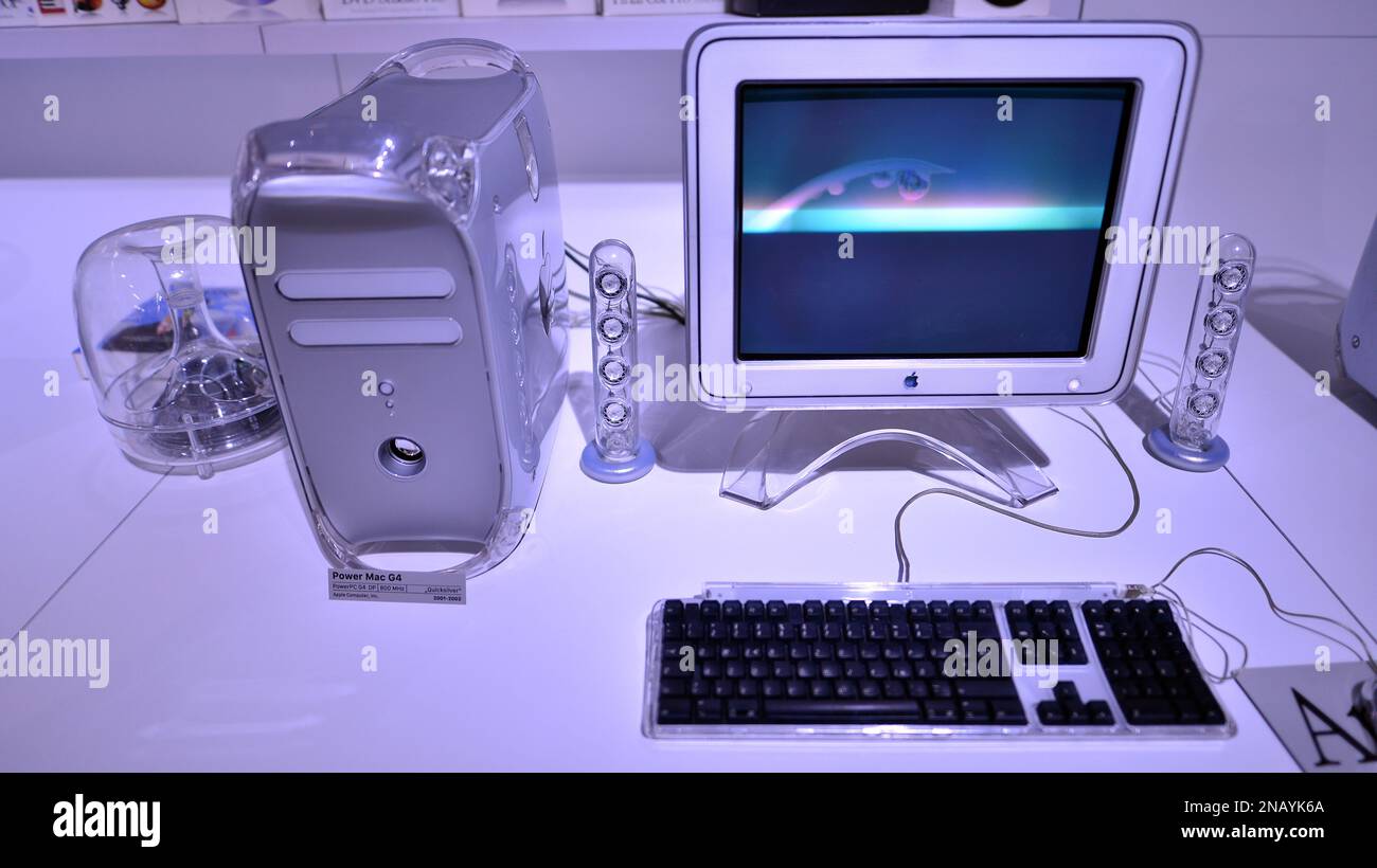 Apple power mac g4 computer hi-res stock photography and Apple power mac g4 computer hi-res stock photography and