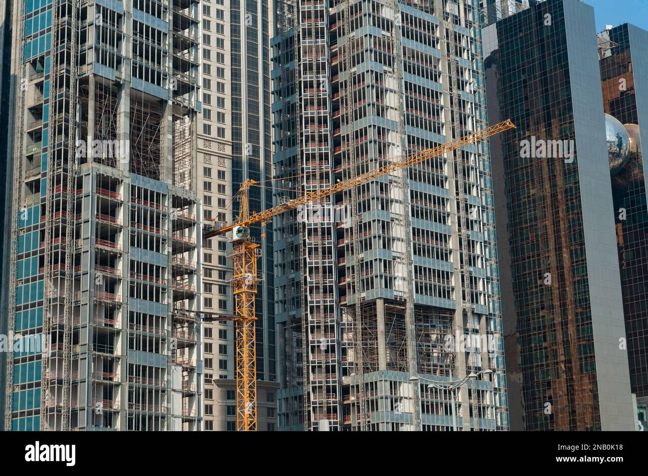 Doha office tower under construction hi-res stock photography and ...