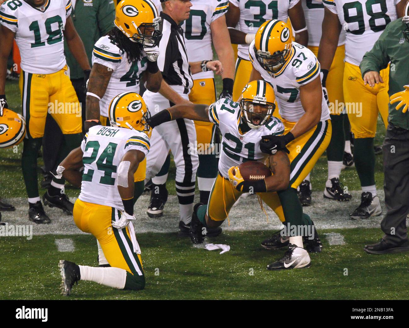 Green Bay Packers cornerback Charles Woodson (21) celebrates with