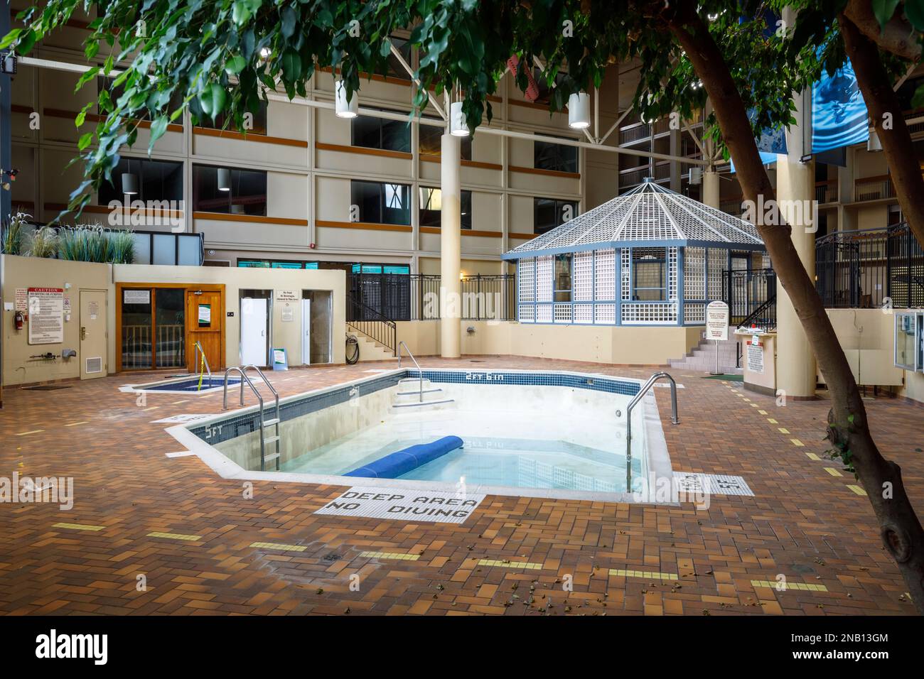 The indoor swimming pool at the now demolished Holiday Inn Yorkdale Hotel in Toronto, Ontario, Canada. Stock Photo