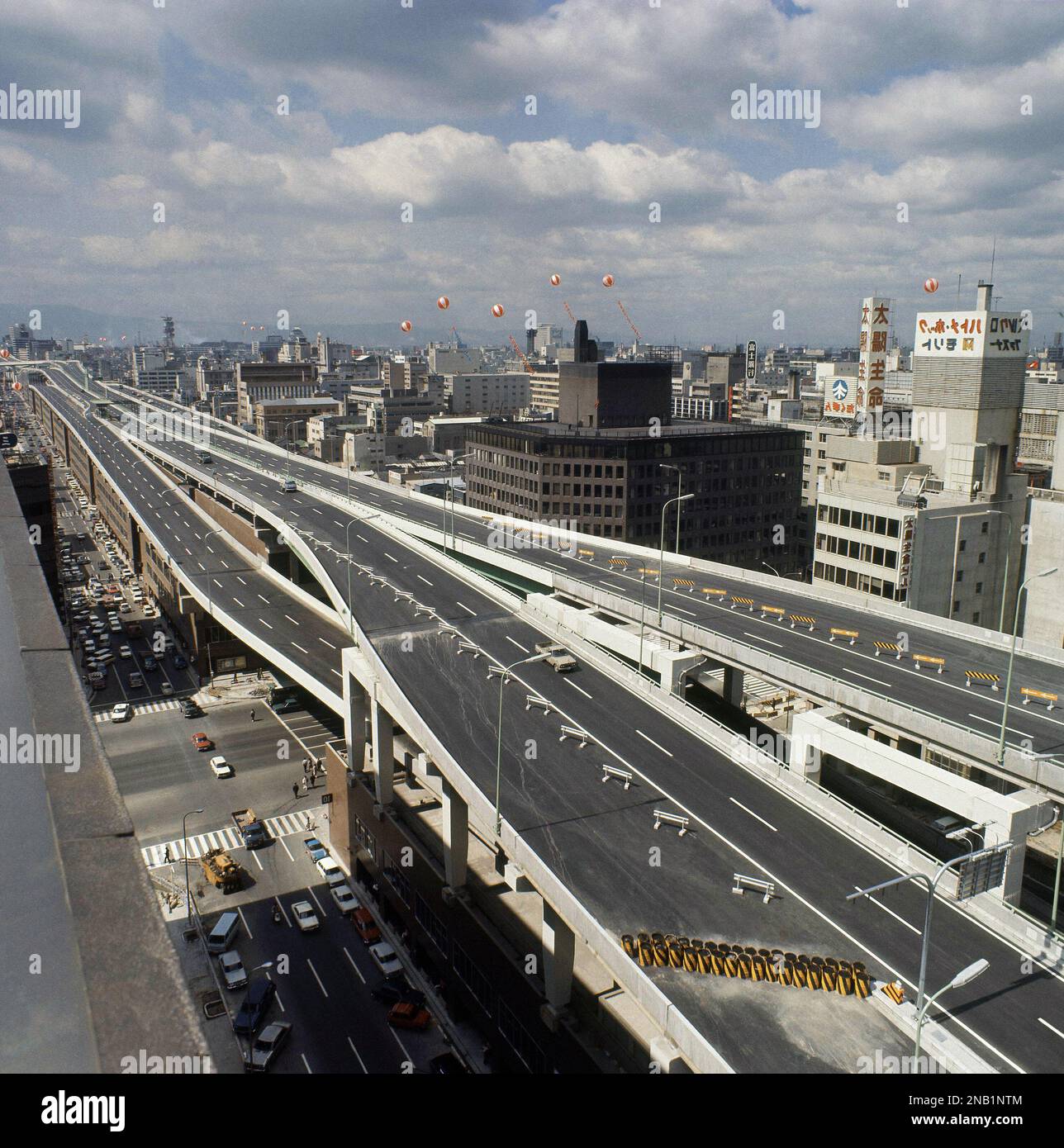 HIDEO OSAKA 1971-1980 写真集 Aerial views of the city of Osaka, Japan, shown in 1970. (AP