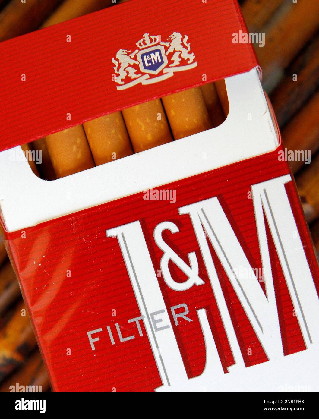 20 pack cigarette Marlboro 20 Class A Cigarettes Box High-Res Stock Photo