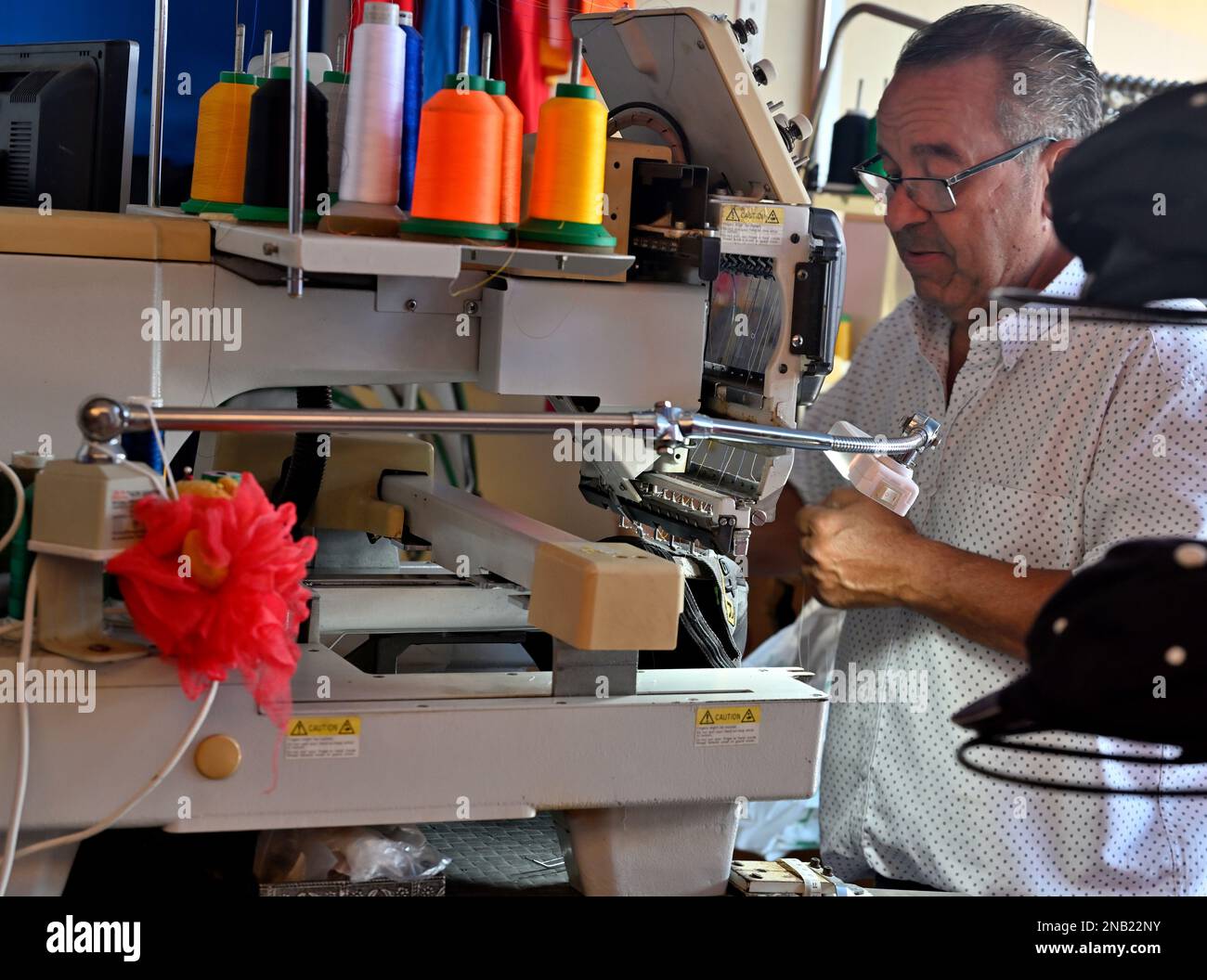 Multi colour six head twelve needle commercial embroidery machine