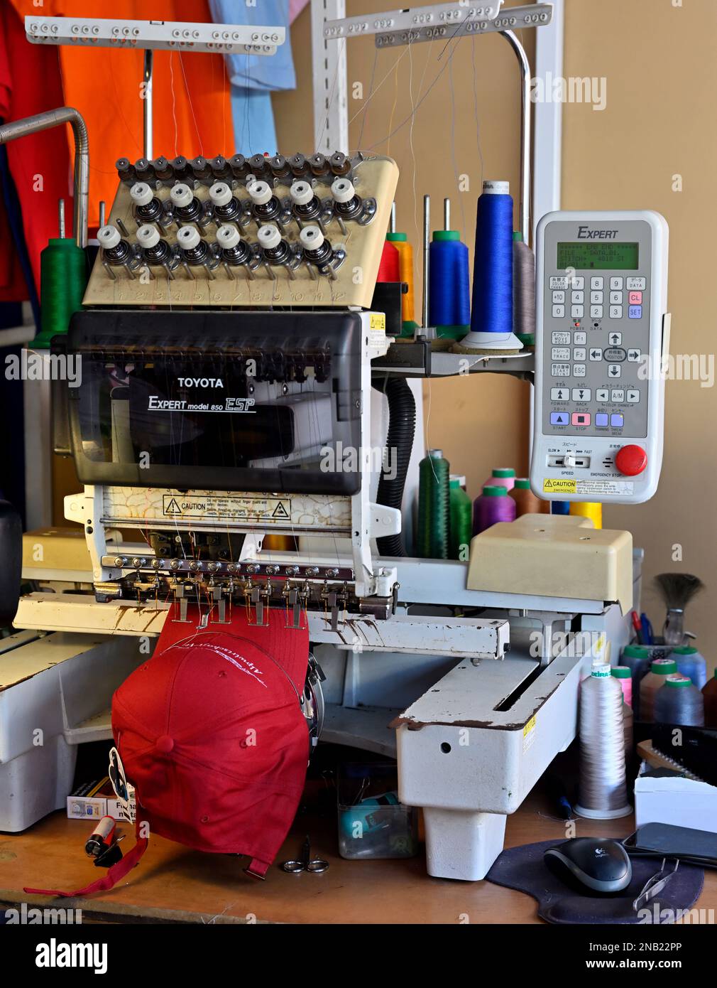 Multi colour six head twelve needle commercial embroidery machine
